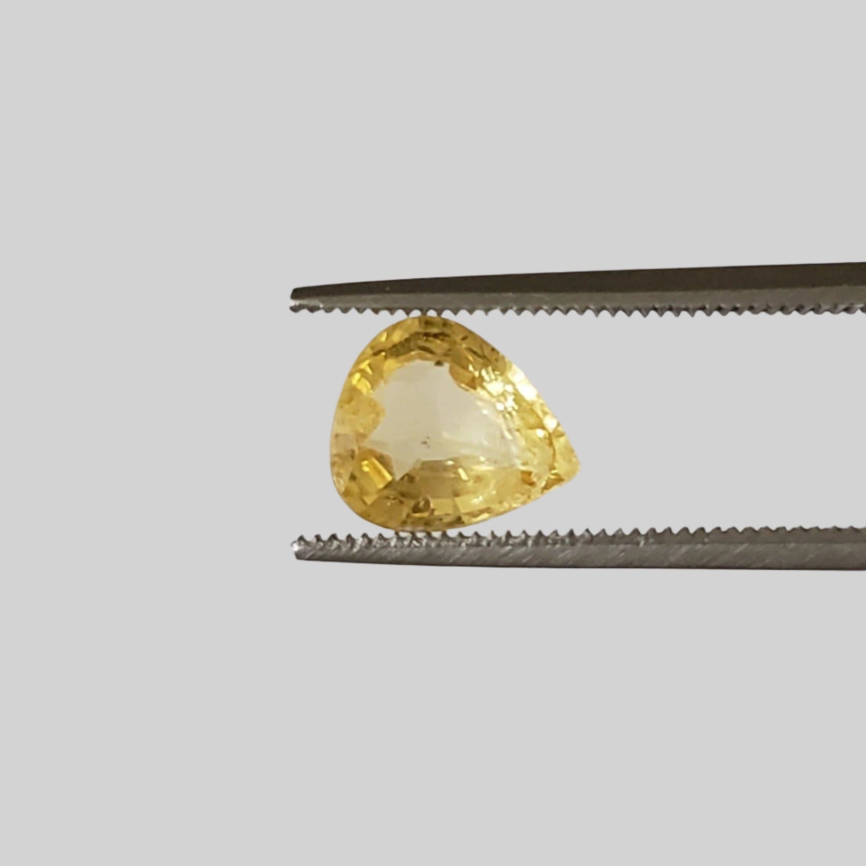  Sapphire | Pear Shape Cut | Yellow | 8.4x7.3mm 1.9ct 