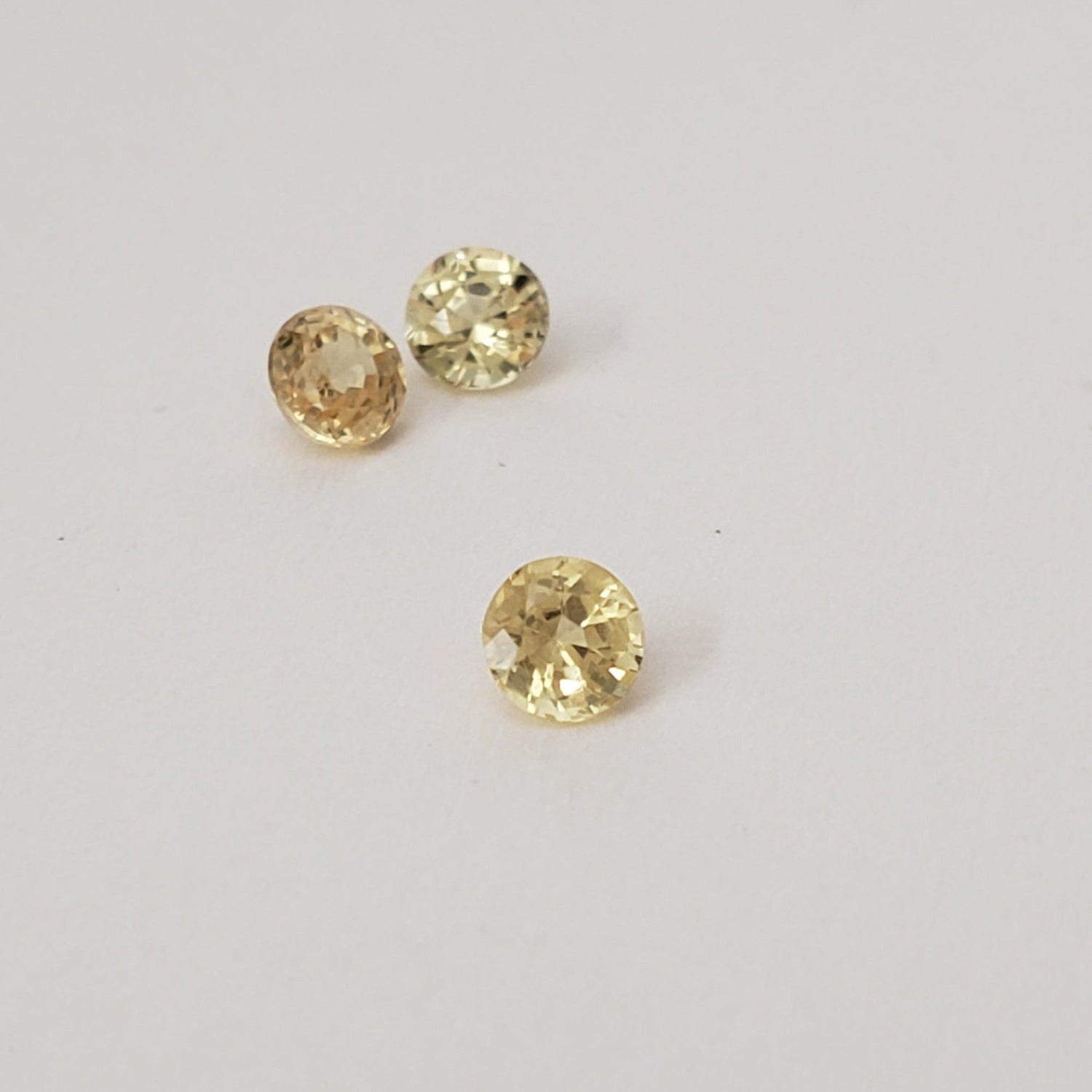  Sapphire | Round Cut | Canary Yellow | 3.0 mm | SO24 