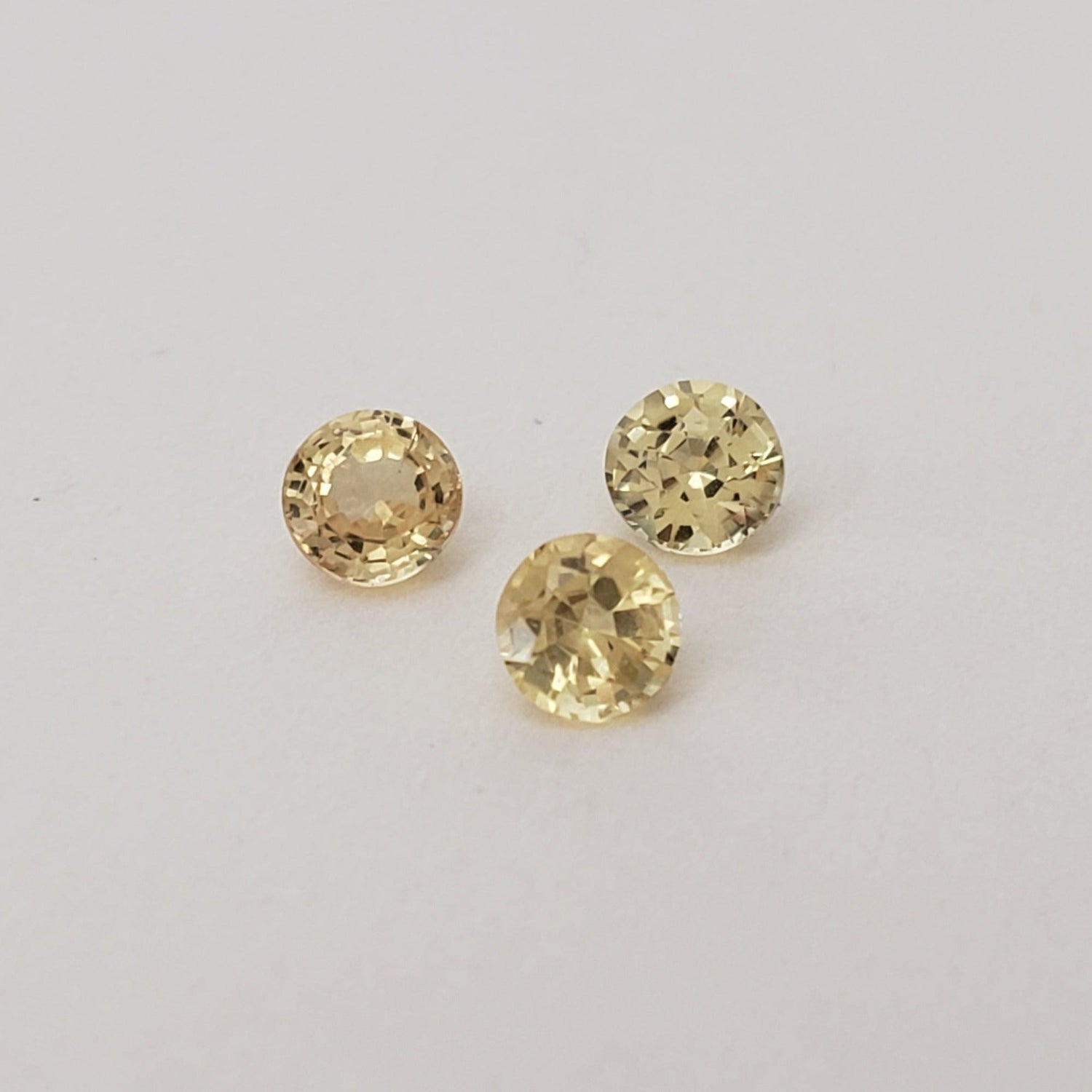  Sapphire | Round Cut | Canary Yellow | 3.0 mm | SO24 1