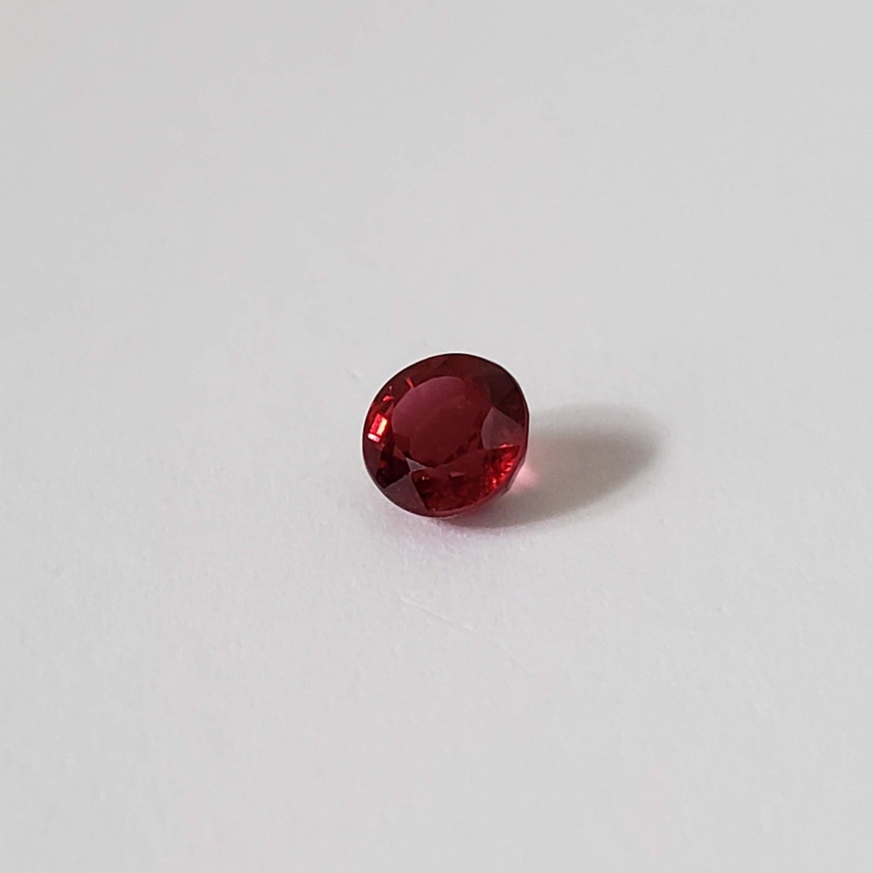 Spinel | Round Cut | Red | 4.0mm 2