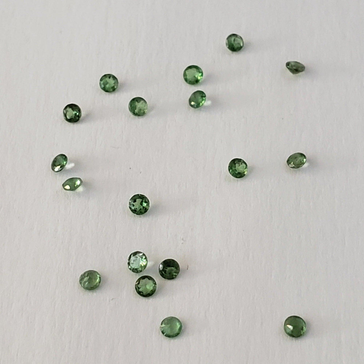  Tsavorite | Round Cut | Green | 1.5mm 1