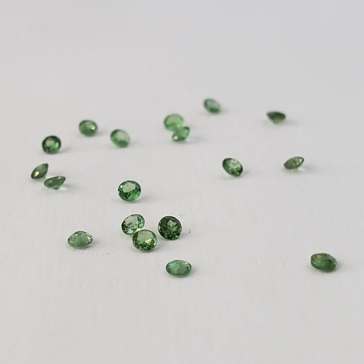  Tsavorite | Round Cut | Green | 1.5mm 2
