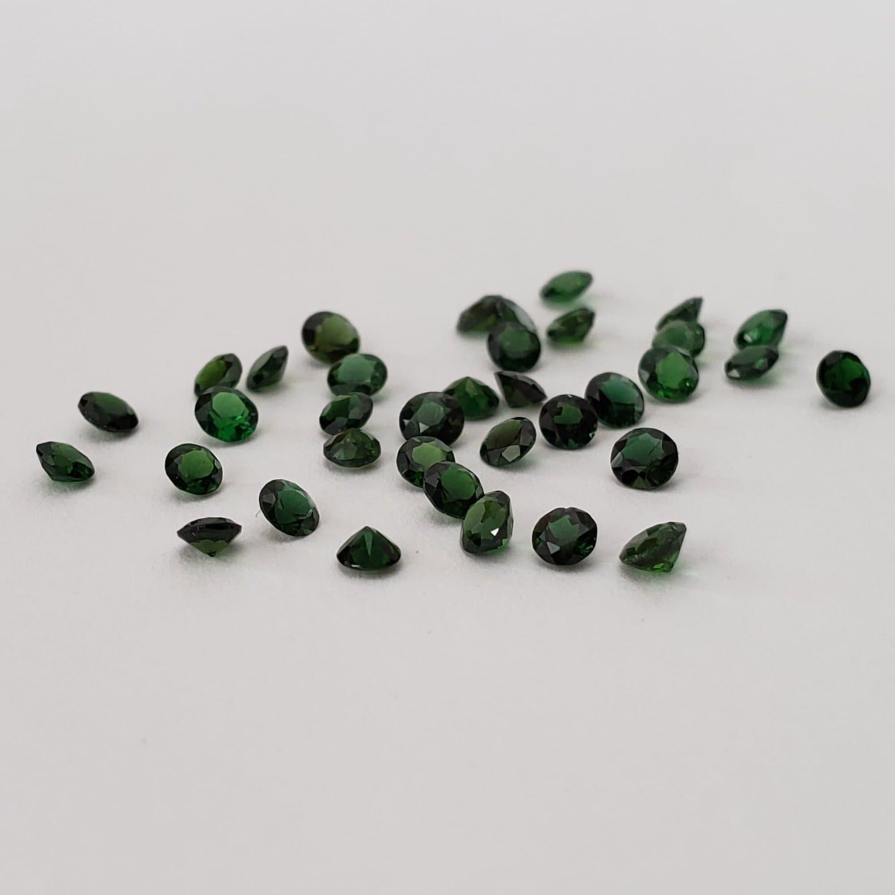 Chrome Tourmaline | Round Cut | Natural | Emerald Green | 2.5mm | Canagem.com