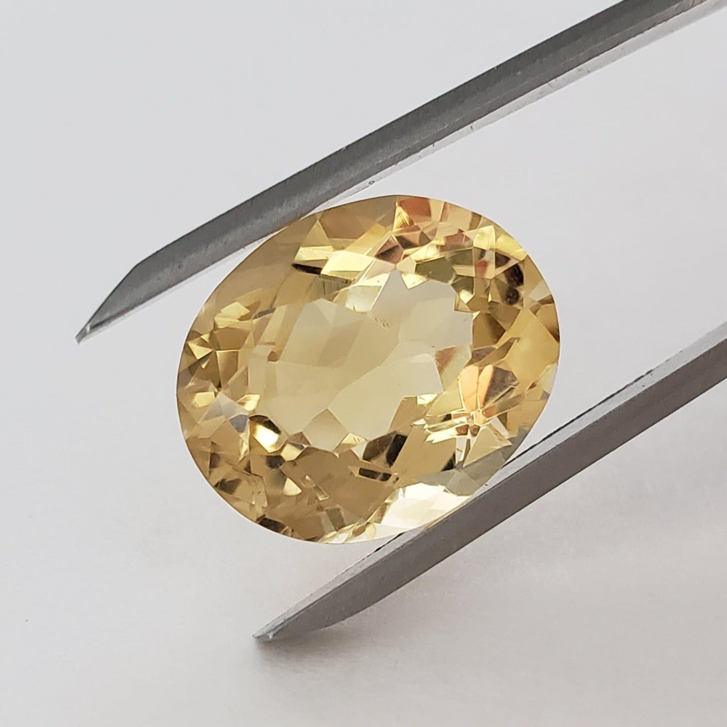  Citrine | Unheated Citrine | Oval Facet | Golden Yellow | 15.5x12.9mm 9.66ct | Madagascar 