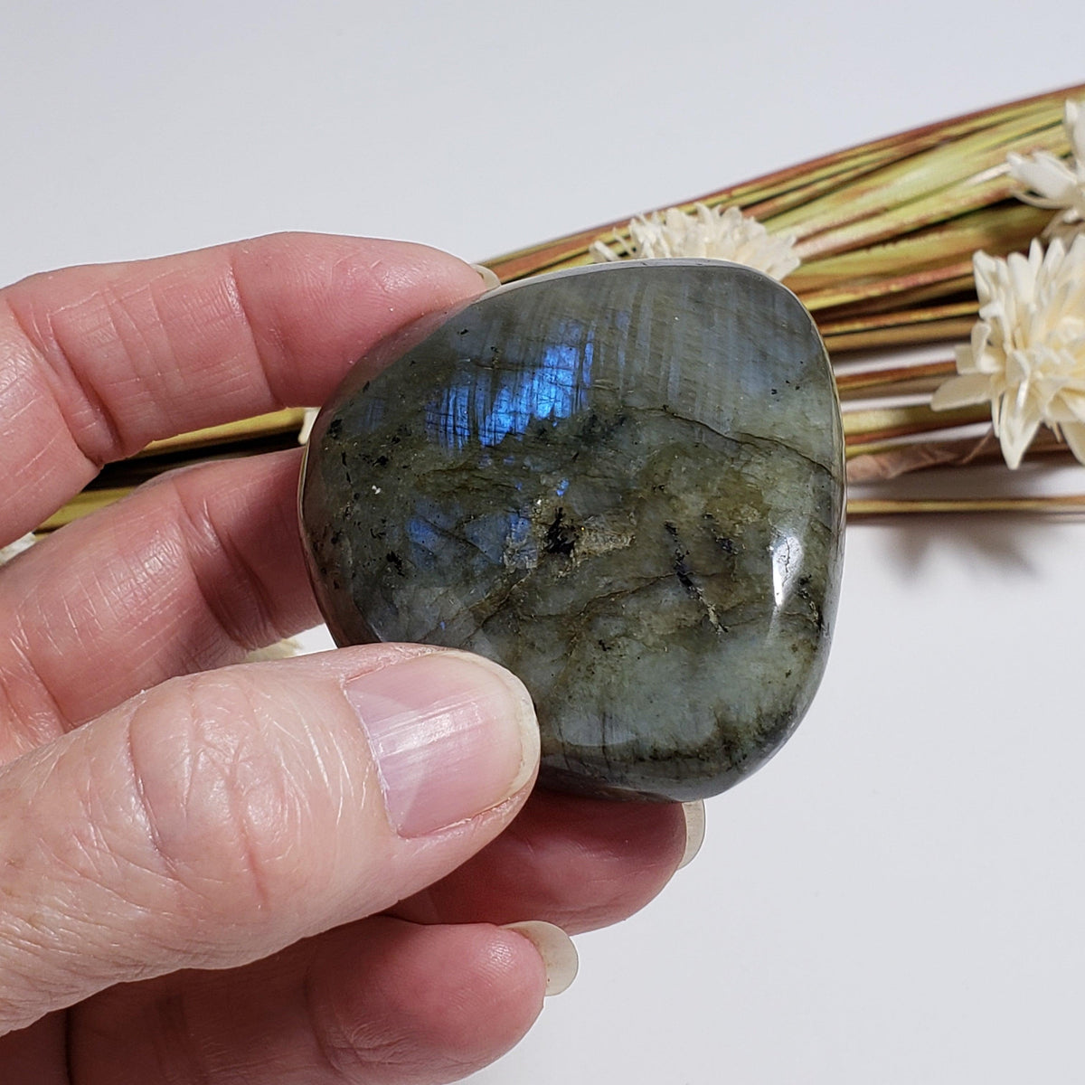  Labradorite | Polished Palm Stone | 115 gr | Natural Gray Rainbow | Tumbled Crystal 