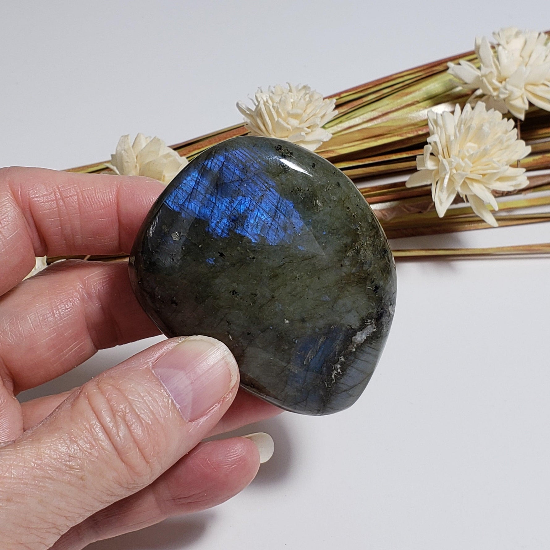  Labradorite | Polished Palm Stone | 115 gr | Natural Gray Rainbow | Tumbled Crystal 