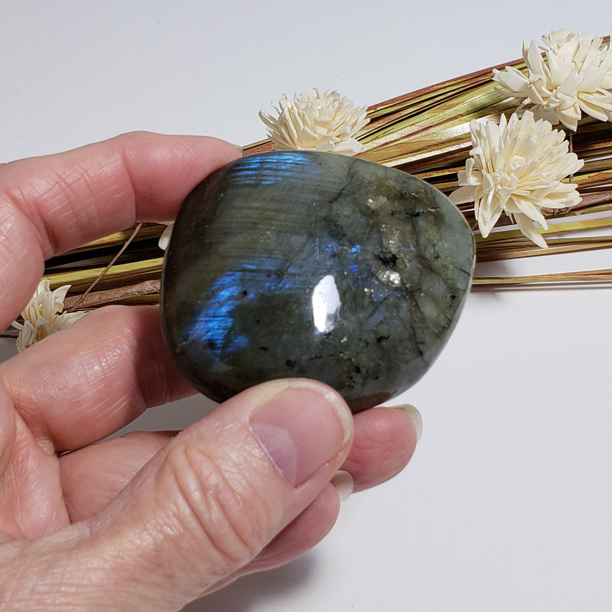  Labradorite | Polished Palm Stone | 115 gr | Natural Gray Rainbow | Tumbled Crystal 