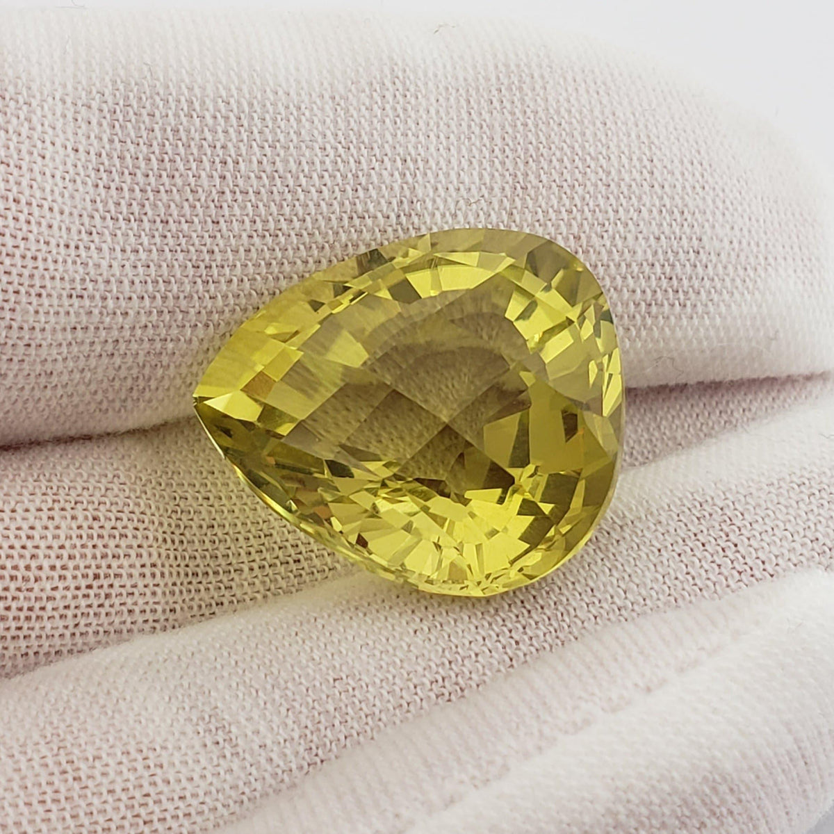 Lemon Quartz | Pear Shape Cut | Unheated Natural | Yellow | 22.3x20mm 31.30ct