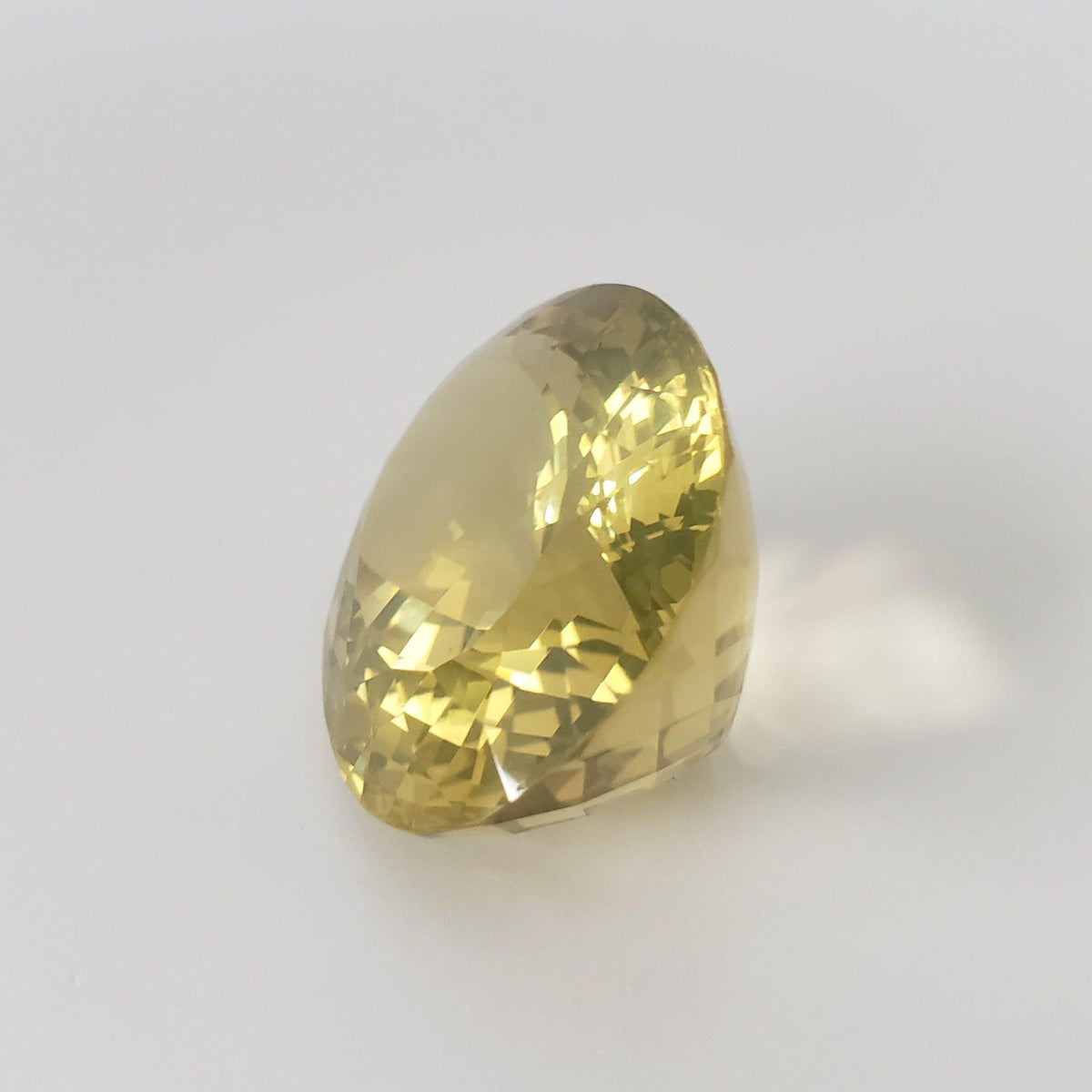  Lemon Quartz | Unheated Natural | Oval Cut | 35x28mm 105.25ct 