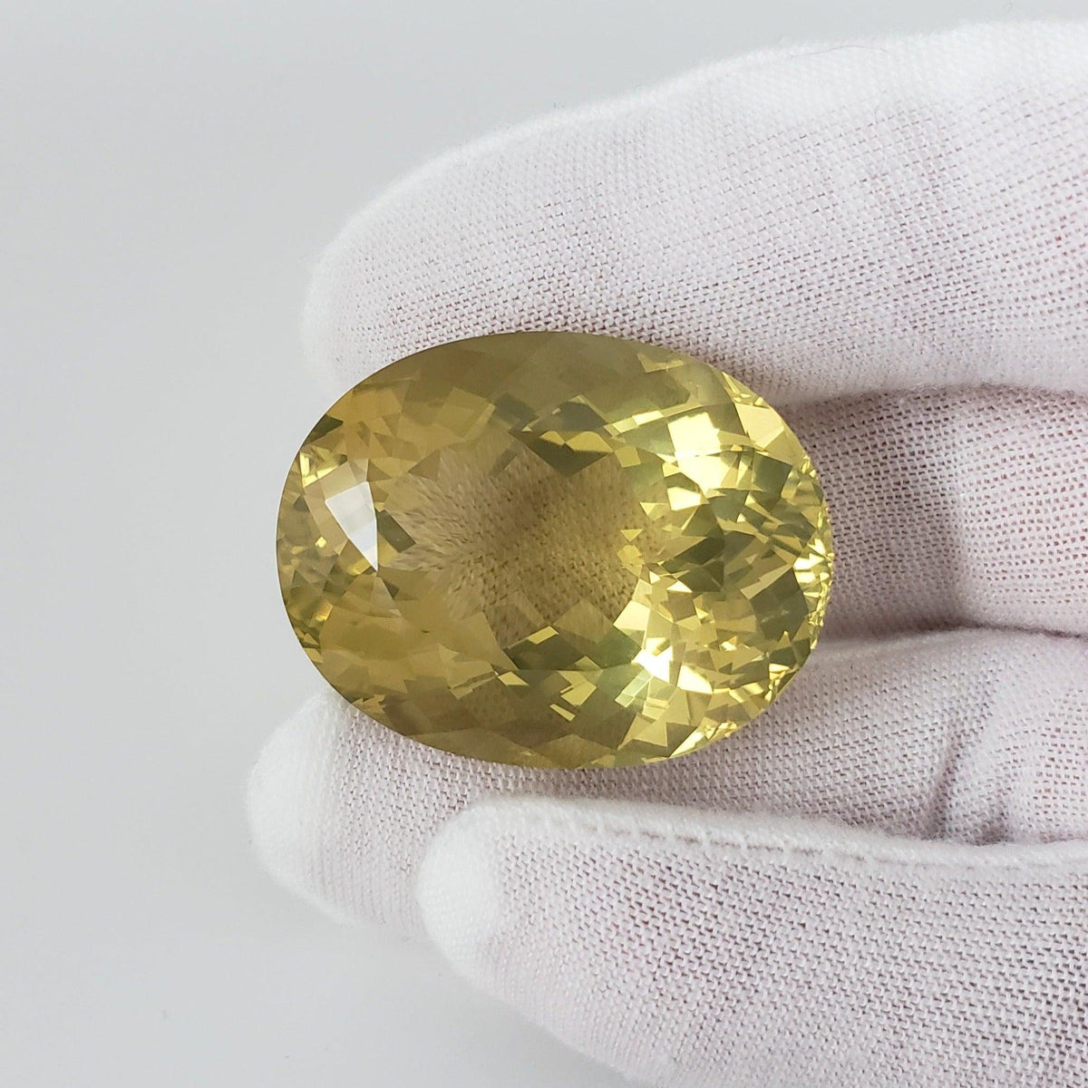  Lemon Quartz | Unheated Natural | Oval Cut | 35x28mm 105.25ct 