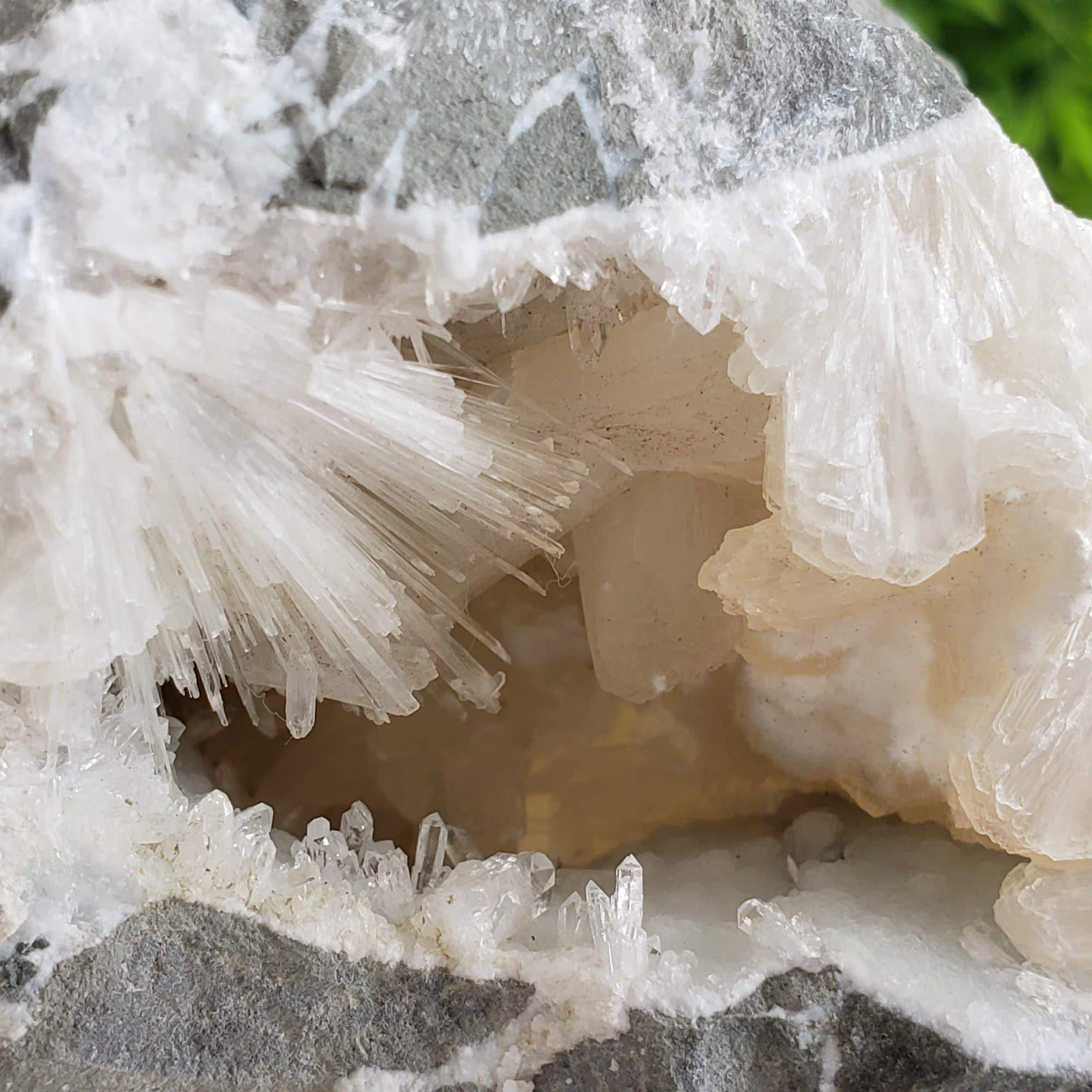  Mesolite with Stilbite in Geode | 352 gr | Dindoshi, India 