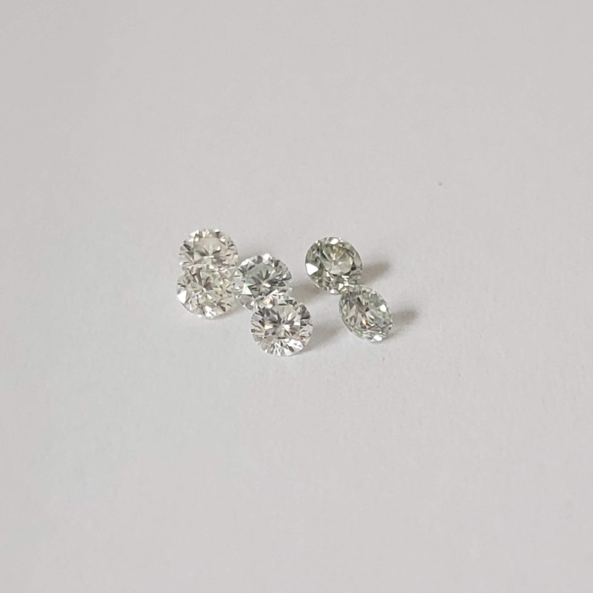  Moissanite | 6 Piece Lot | Round Diamond Cut | White | 2.5mm 