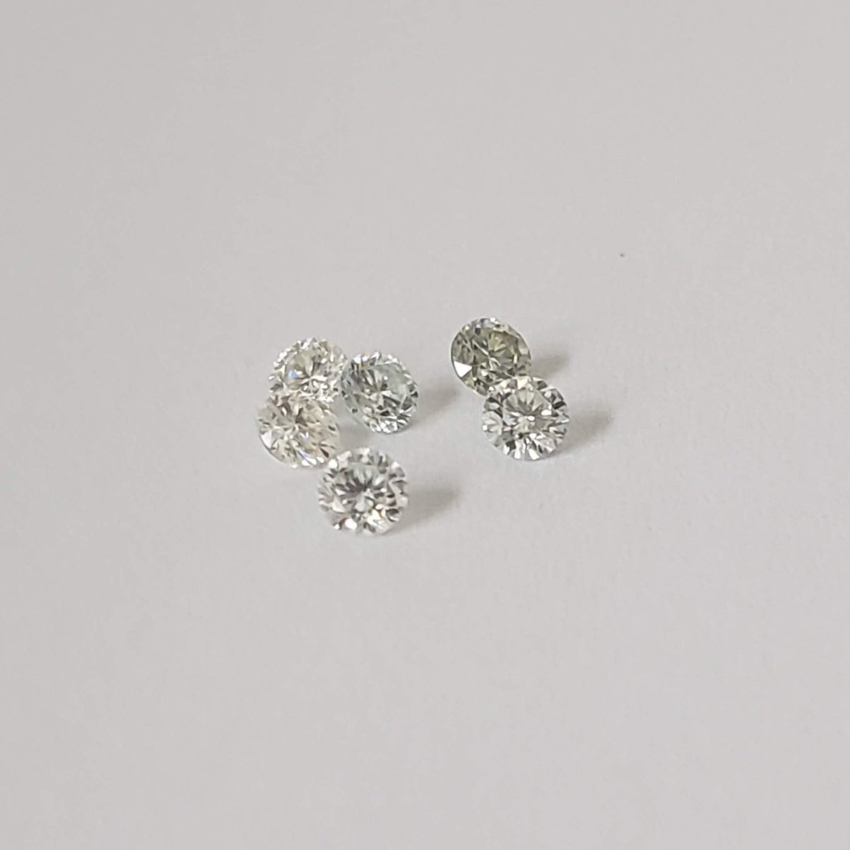  Moissanite | 6 Piece Lot | Round Diamond Cut | White | 2.5mm 