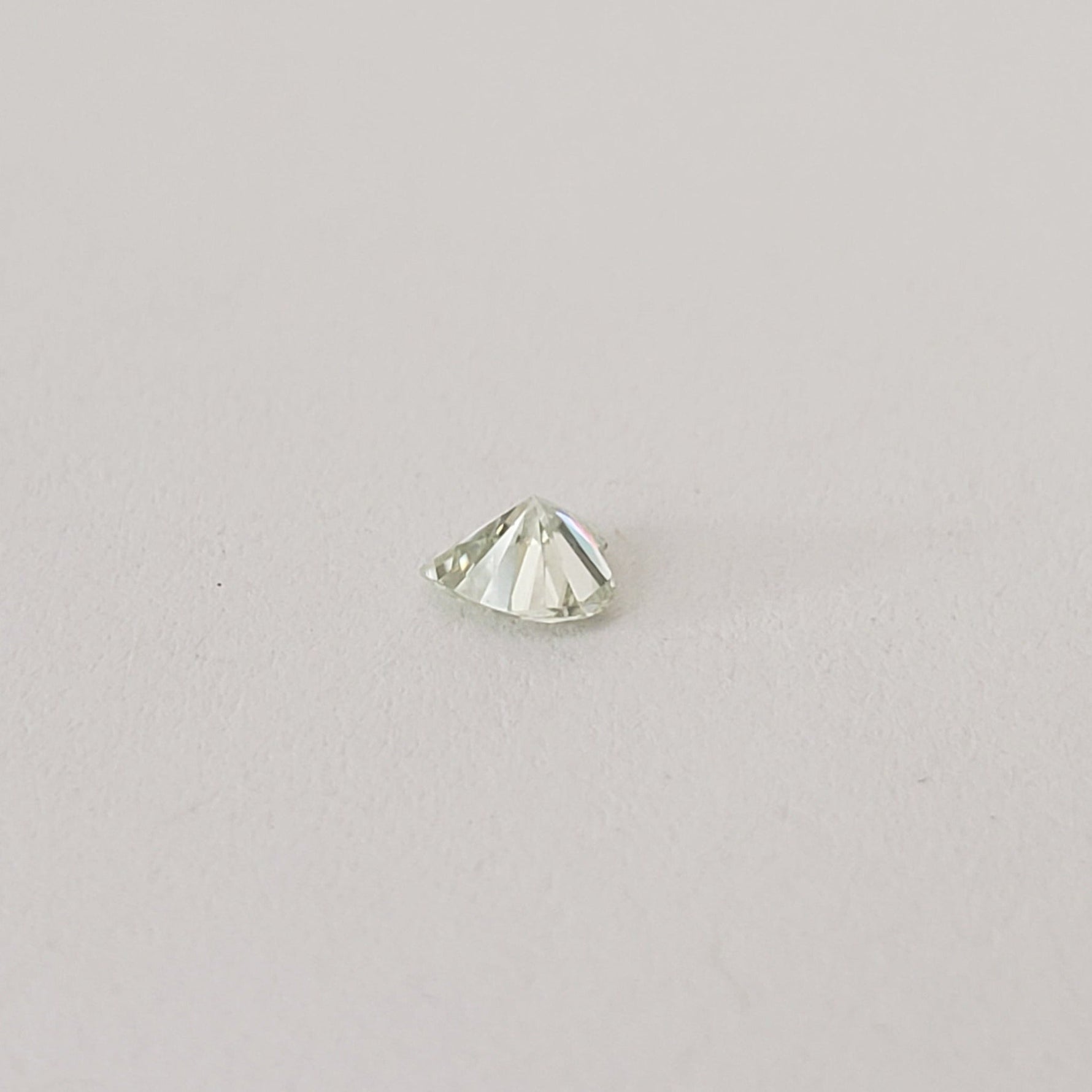 Moissanite | Heart Shape Cut | Pale Green | 4.5mm