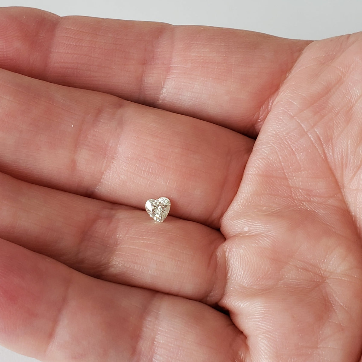  Moissanite | Heart Shape Cut | Pale Green | 4.5mm 