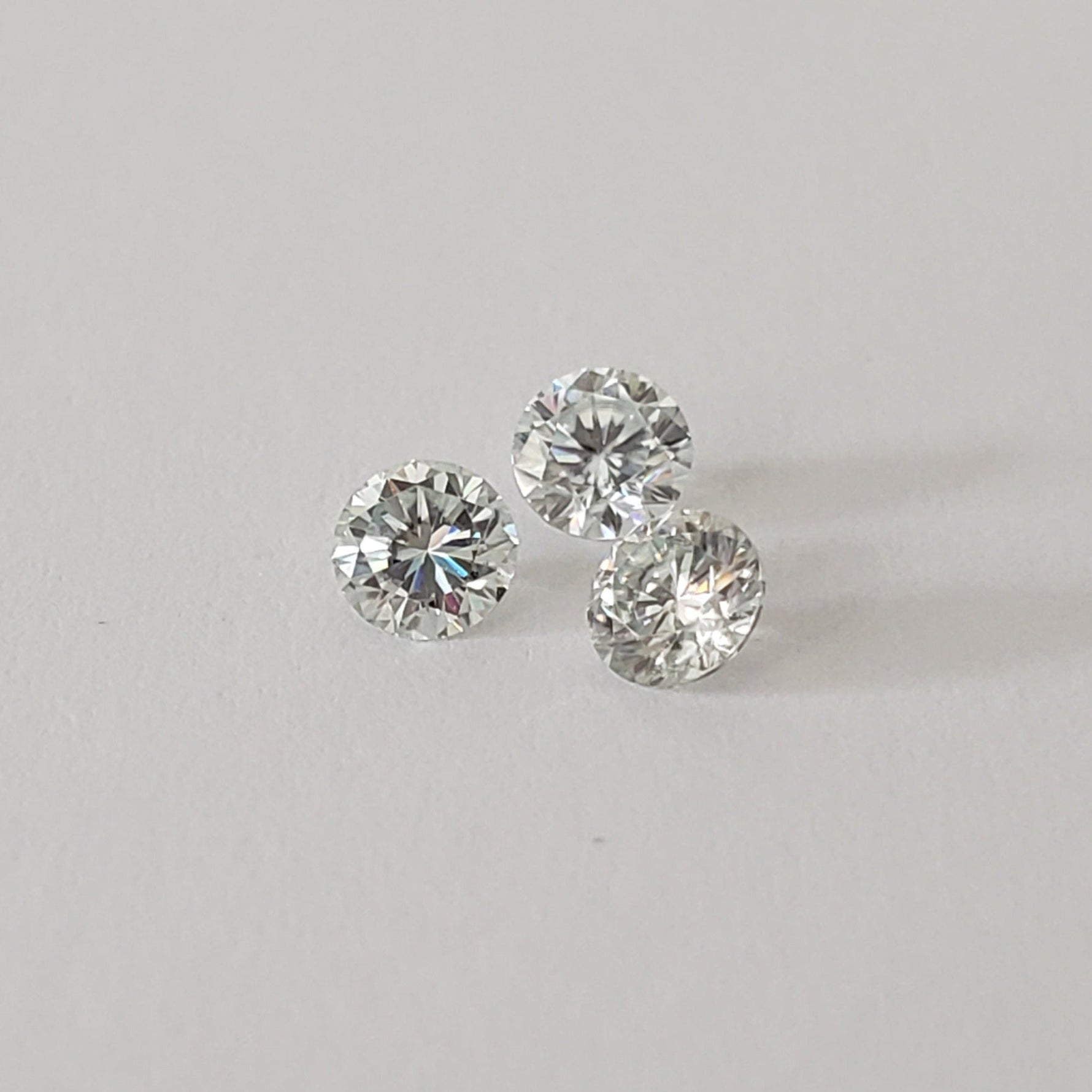  Moissanite | Round Diamond Cut | White | 4mm 