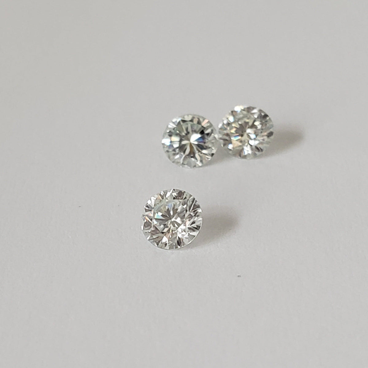  Moissanite | Round Diamond Cut | White | 4mm 