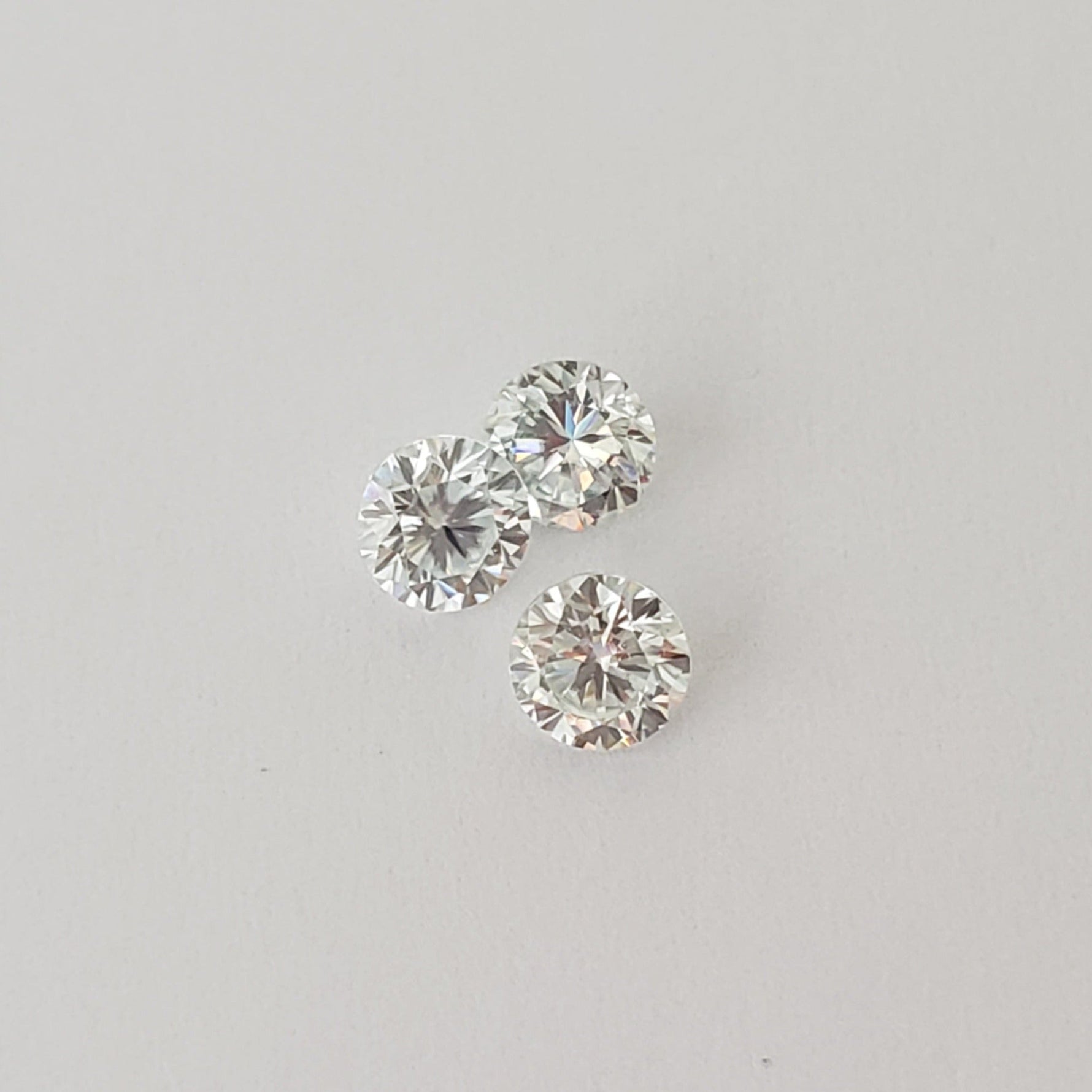  Moissanite | Round Diamond Cut | White | 4mm 