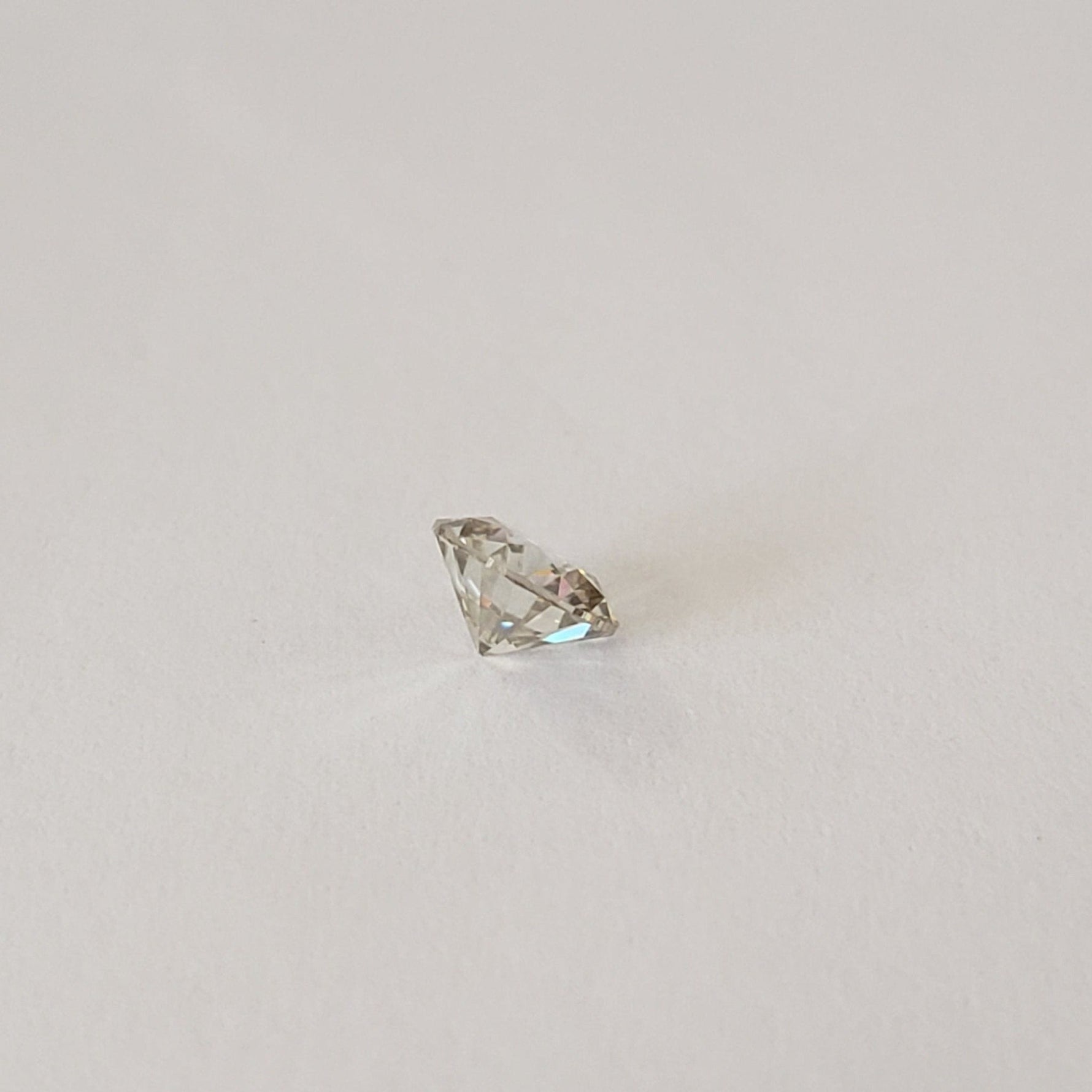 Moissanite | Round Diamond Cut | White | 5.5mm