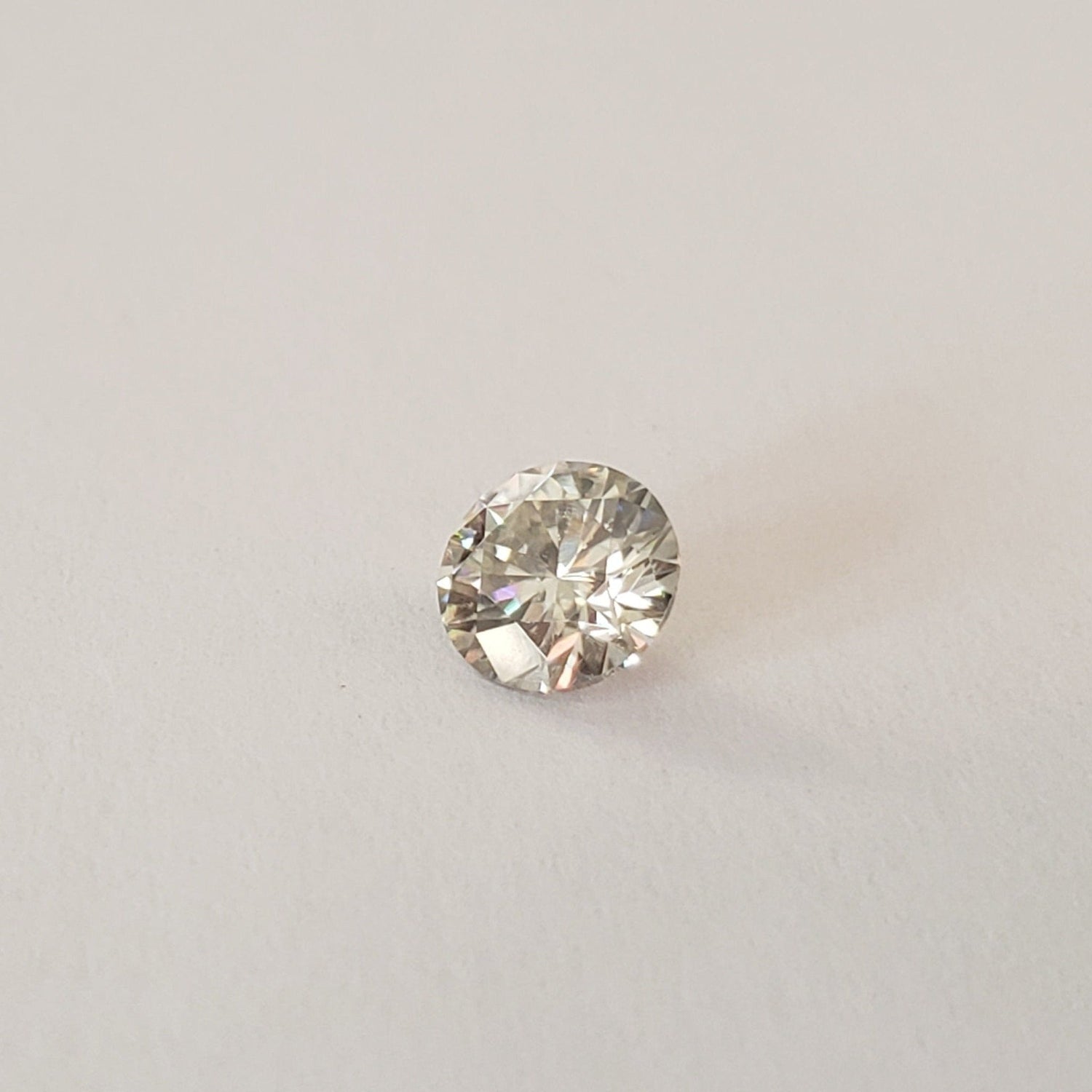 Moissanite | Round Diamond Cut | White | 5.5mm