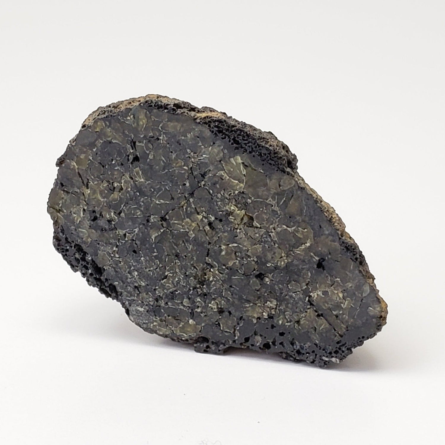 Bombe volcanique à l'olivine | Cristal recouvert de lave | 18 grammes | Mortlake, Victoria, Australie