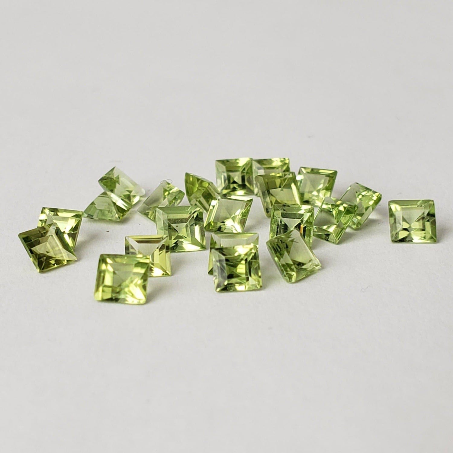  Peridot | Square Cut | 4mm 