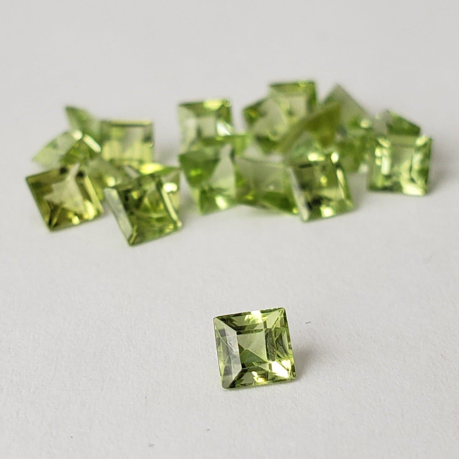  Peridot | Square Cut | 4mm 