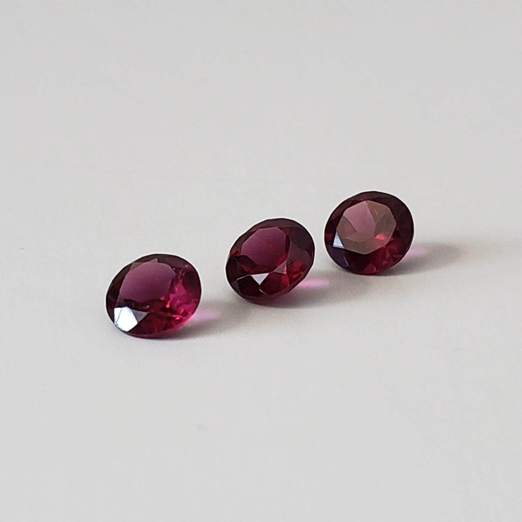  Rhodolite Garnet | Untreated Garnet | Round Cut | Reddish Purple | 5.5mm 