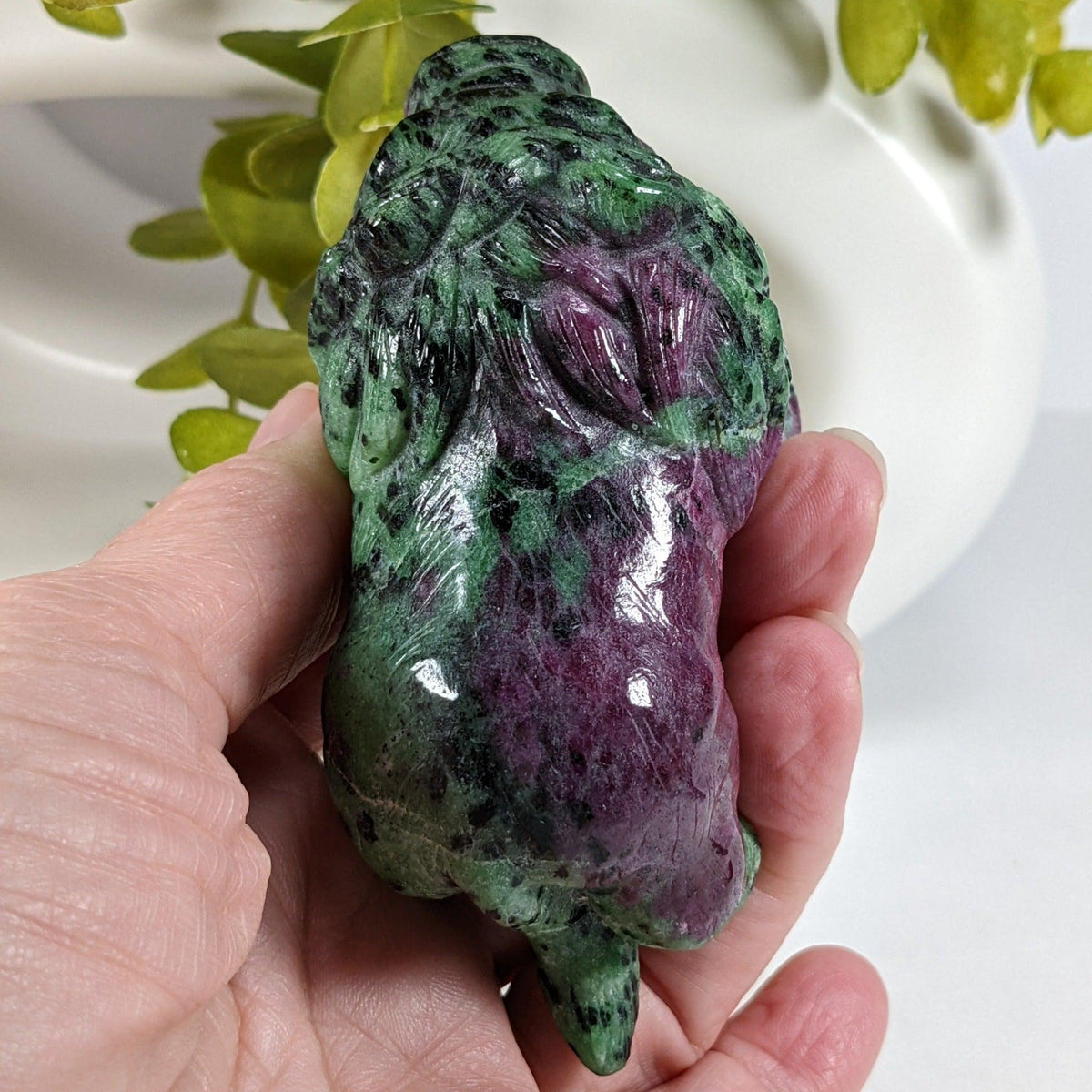  Ruby Zoisite Lion Carving Unheated Natural Fluorescent 306.2 gr fromTanzania 