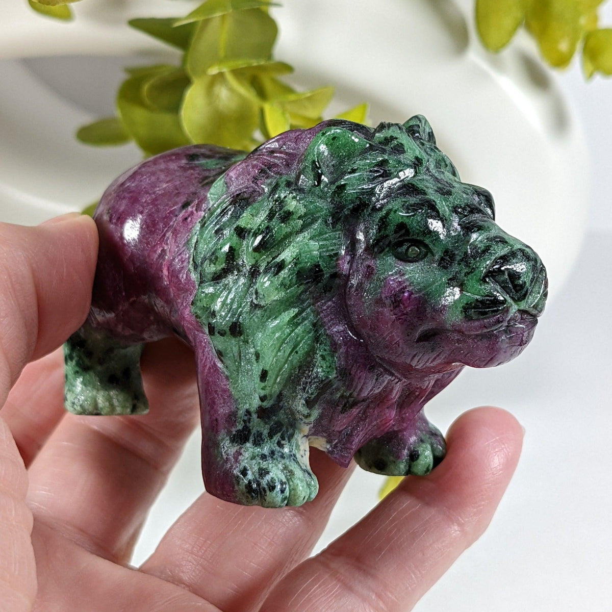  Ruby Zoisite Lion Carving Unheated Natural Fluorescent 306.2 gr fromTanzania 