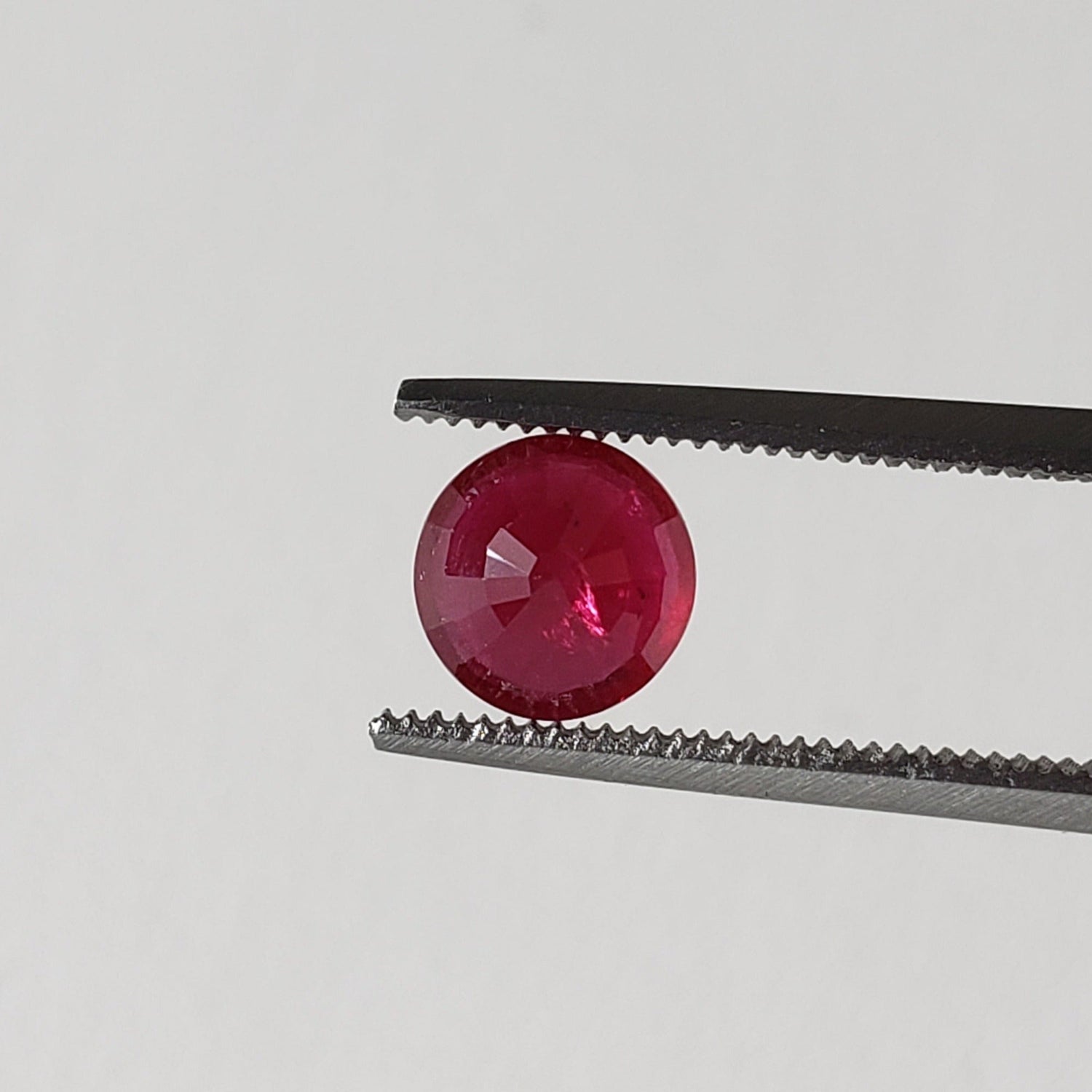  Ruby | Round Cut | Pigeon Blood Red | 6mm 