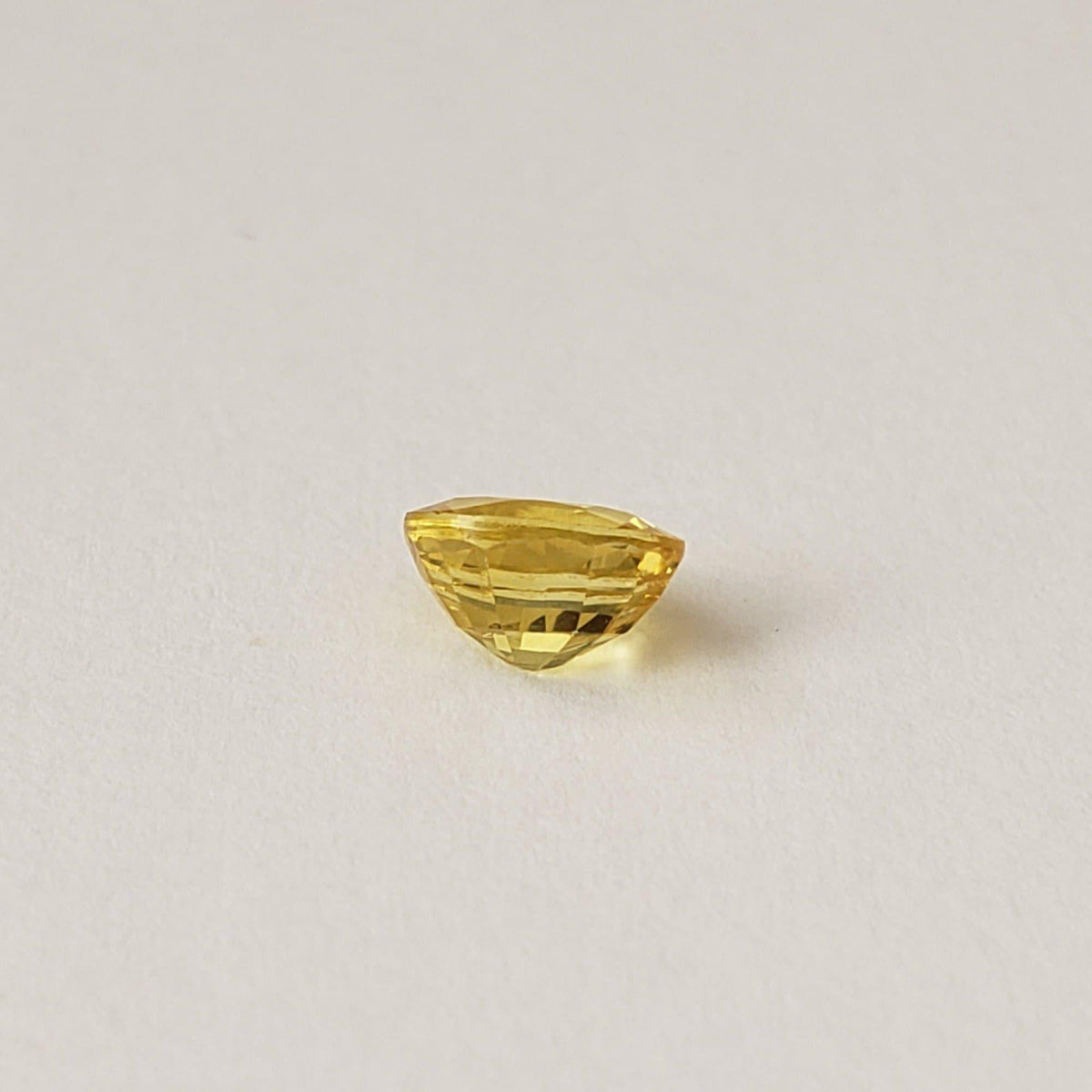Sapphire | Oval Cut | Canary Yellow | 6.1x5.1mm 1.03ct