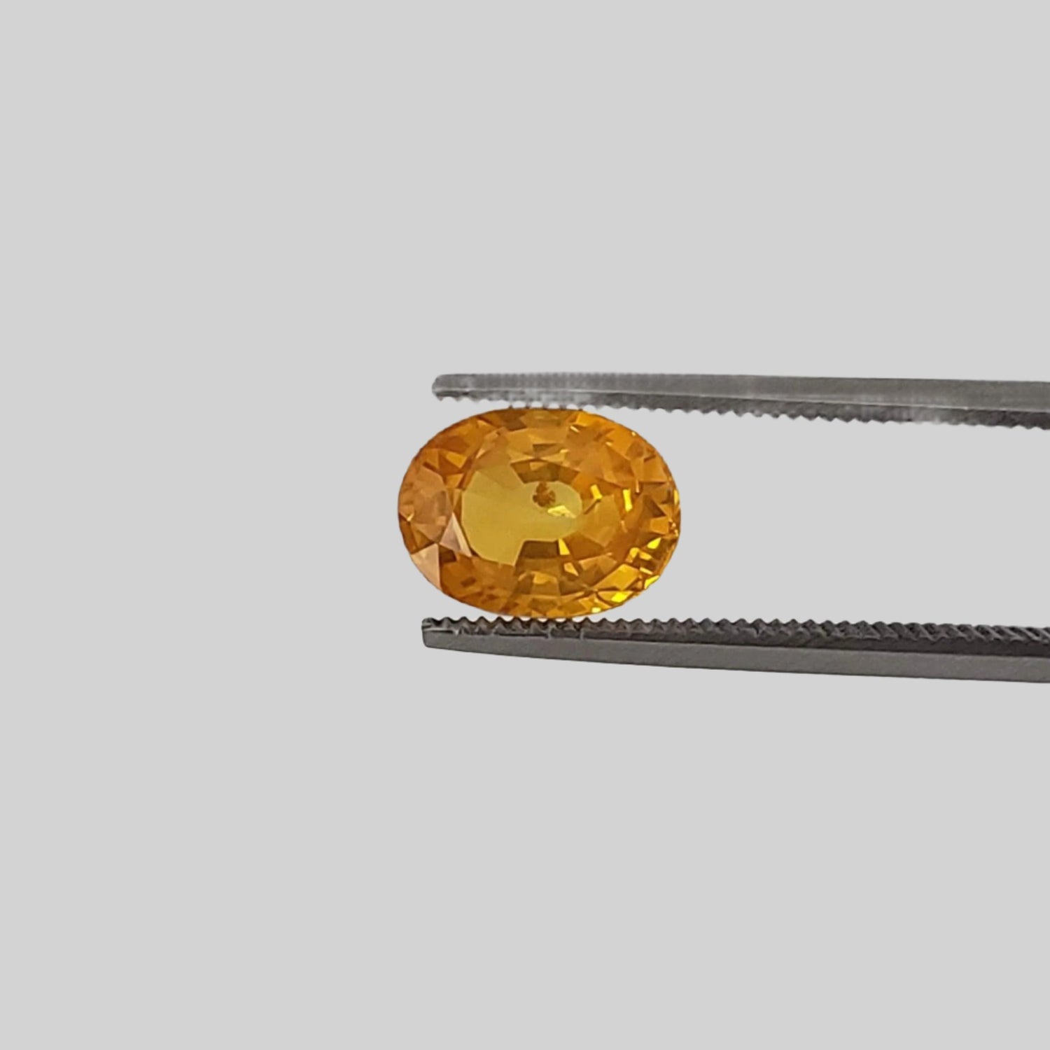 Sapphire | Oval Cut | Top Vibrant Yellow Golden | 8.6x6.4mm 2.14ct | Sri Lanka