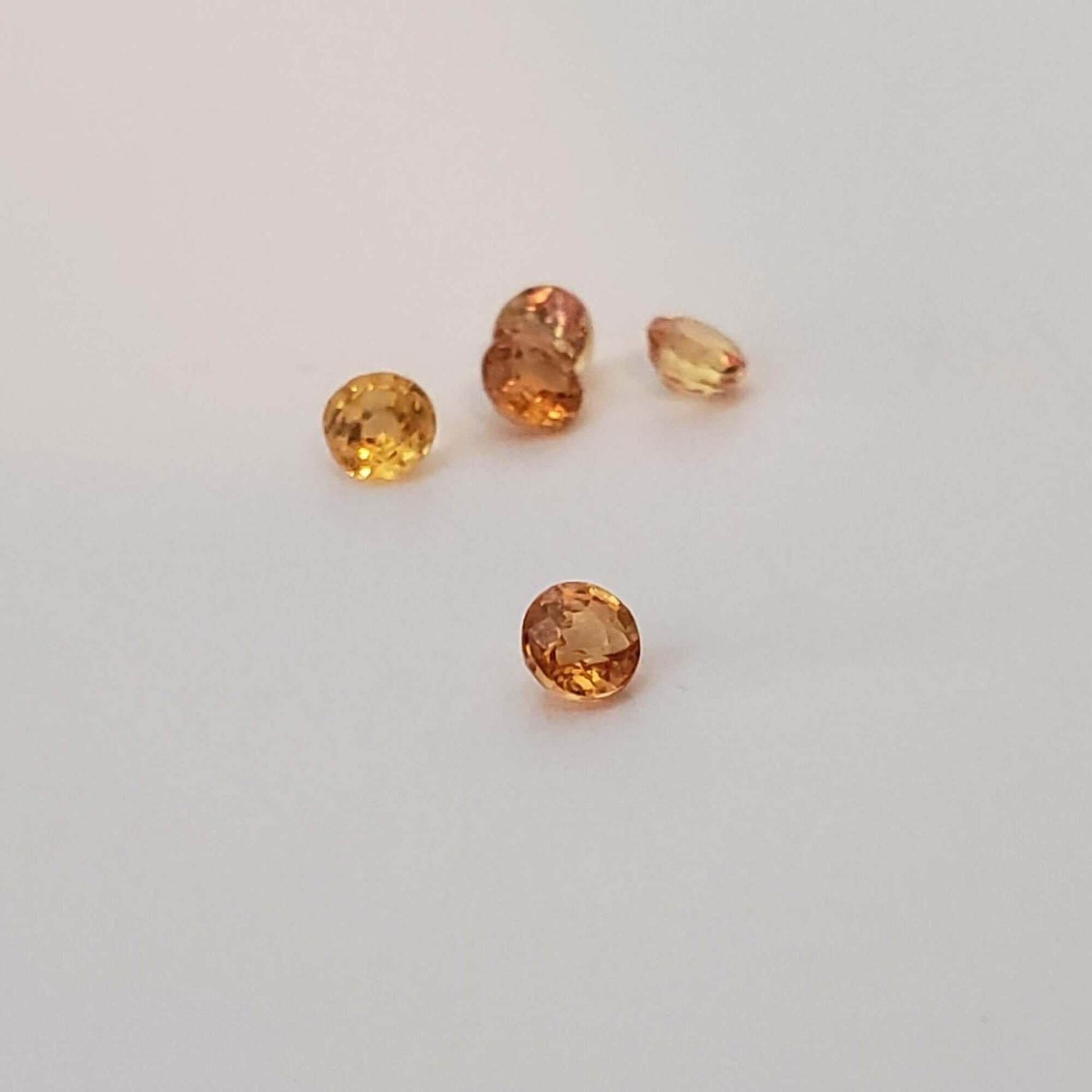  Sapphire | Round Cut | Orange | 2.7mm 