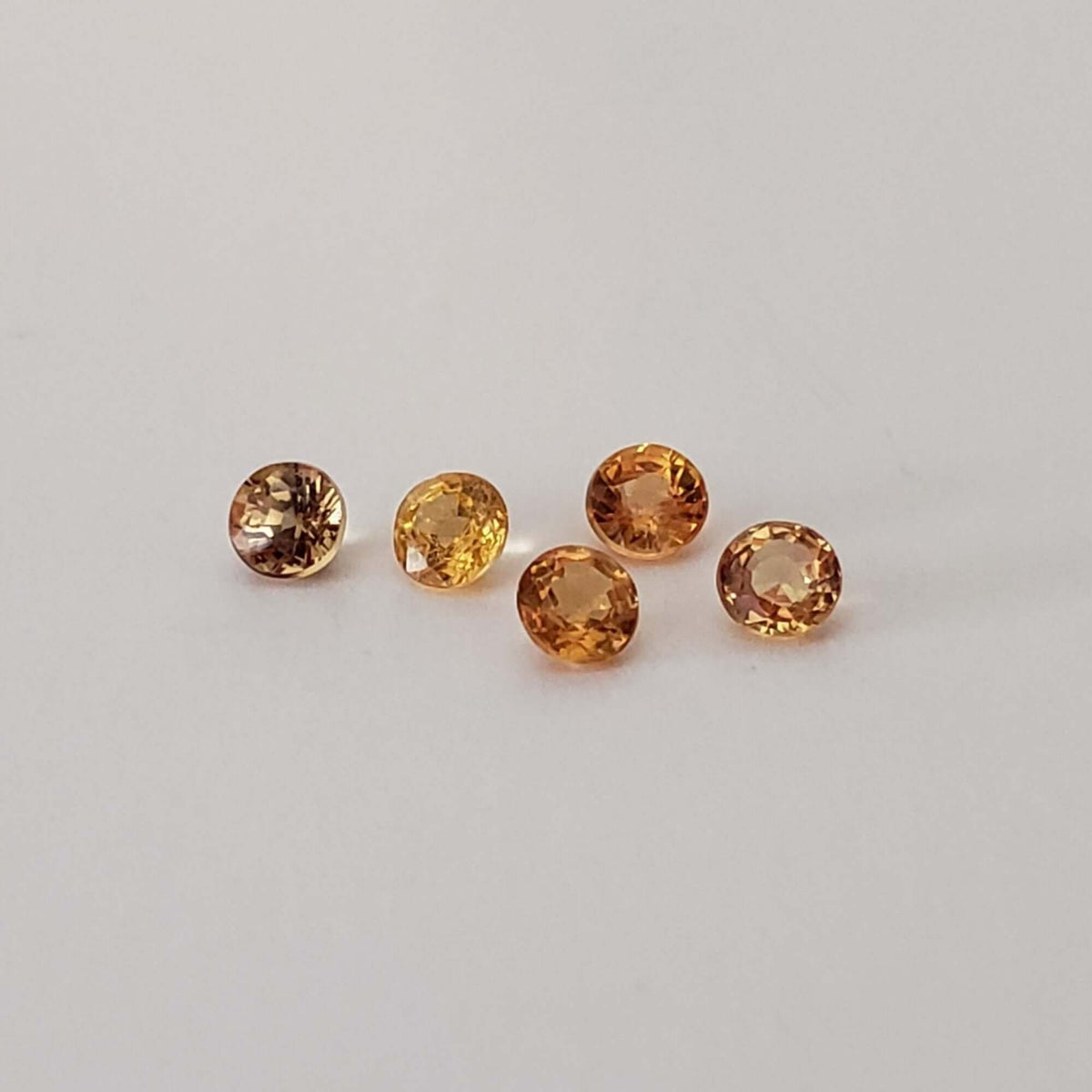  Sapphire | Round Cut | Orange | 2.7mm 