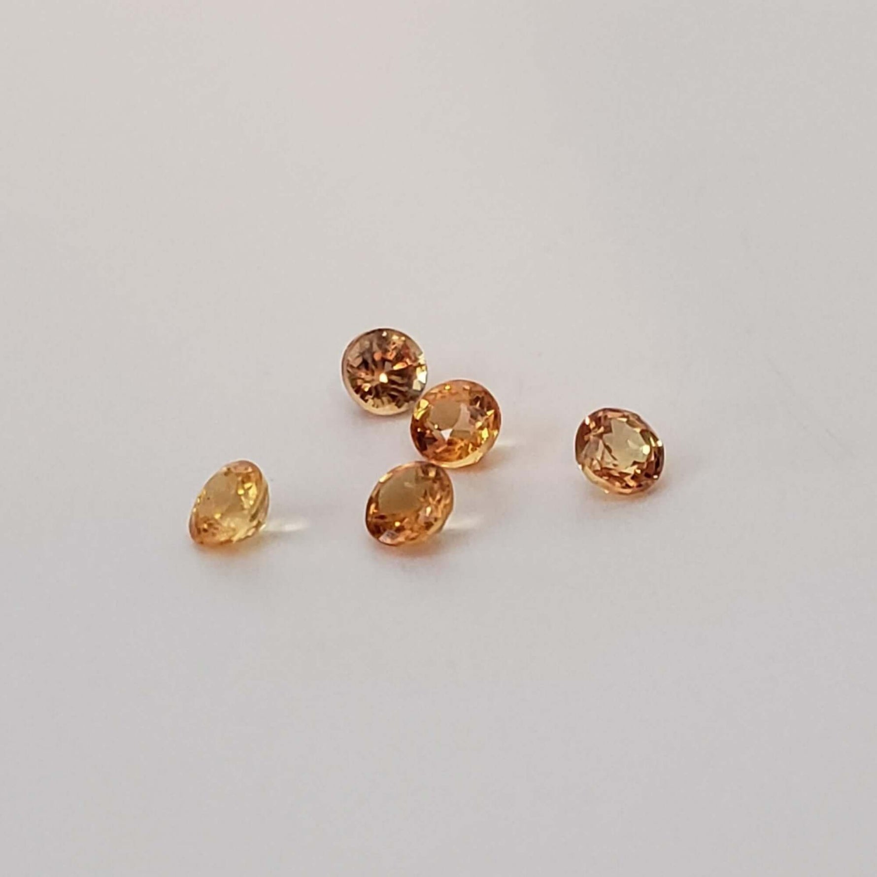  Sapphire | Round Cut | Orange | 2.7mm 