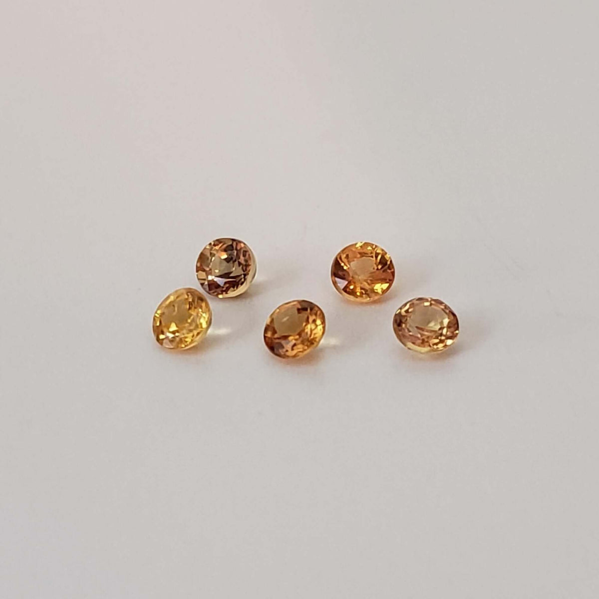  Sapphire | Round Cut | Orange | 2.7mm 