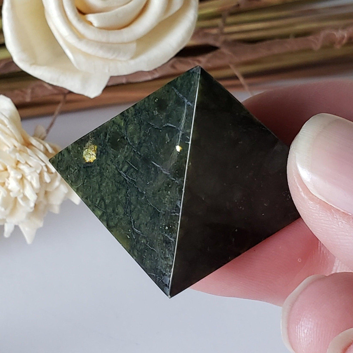 Serpentinite Five Point Pyramid Gem Stone Crystal
