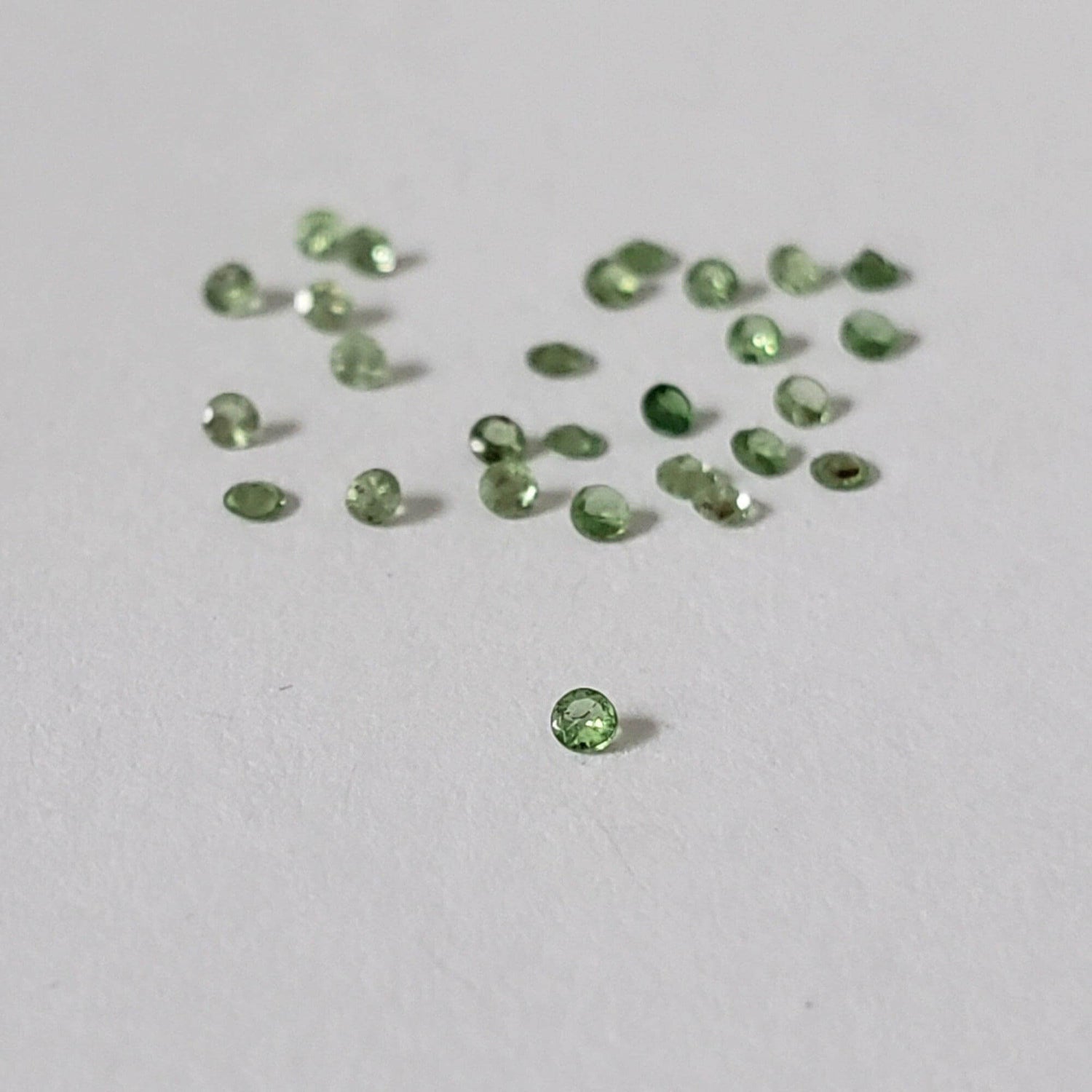  Tsavorite Round Cut Green 1.0mm from Tanzania 