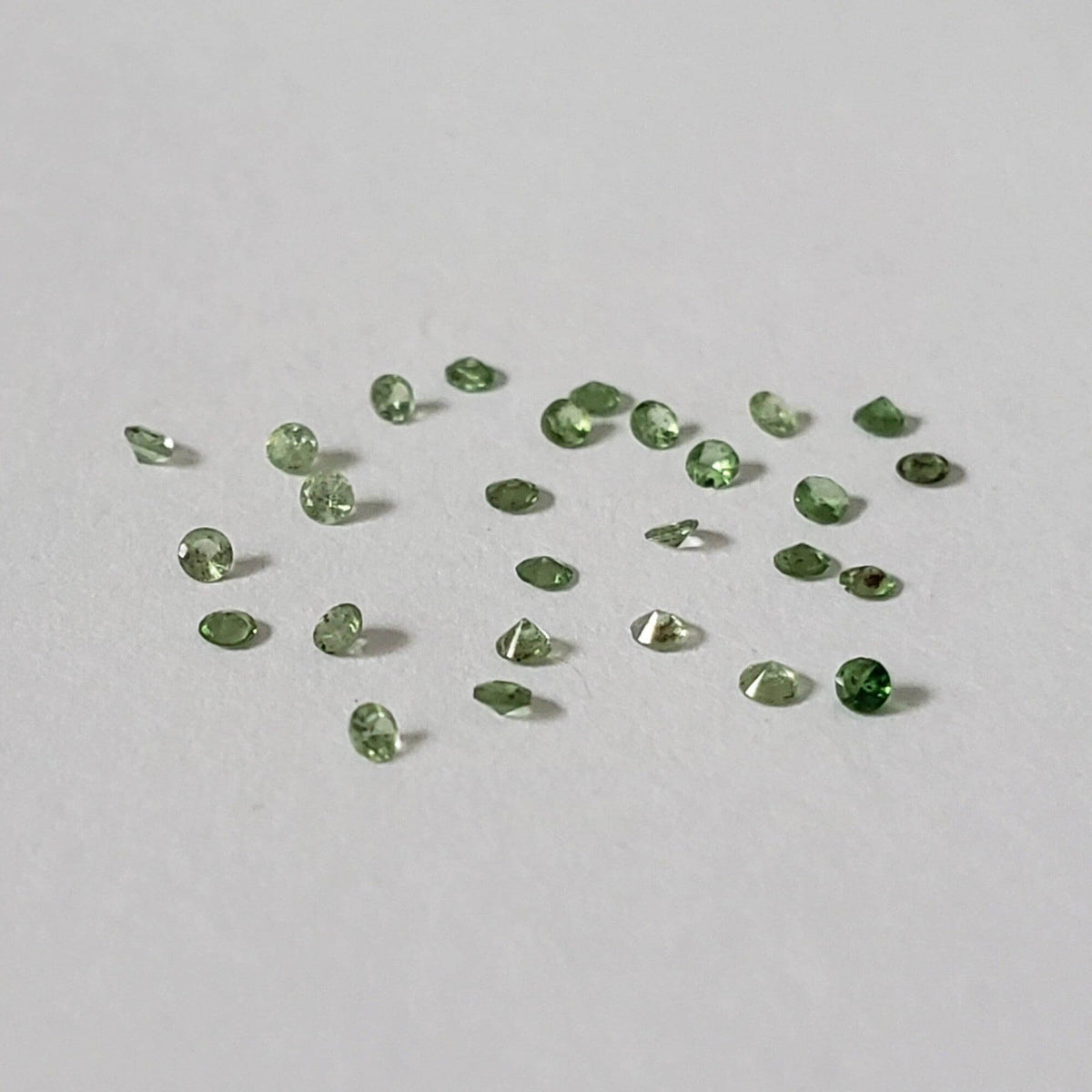  Tsavorite Round Cut Green 1.0mm from Tanzania 