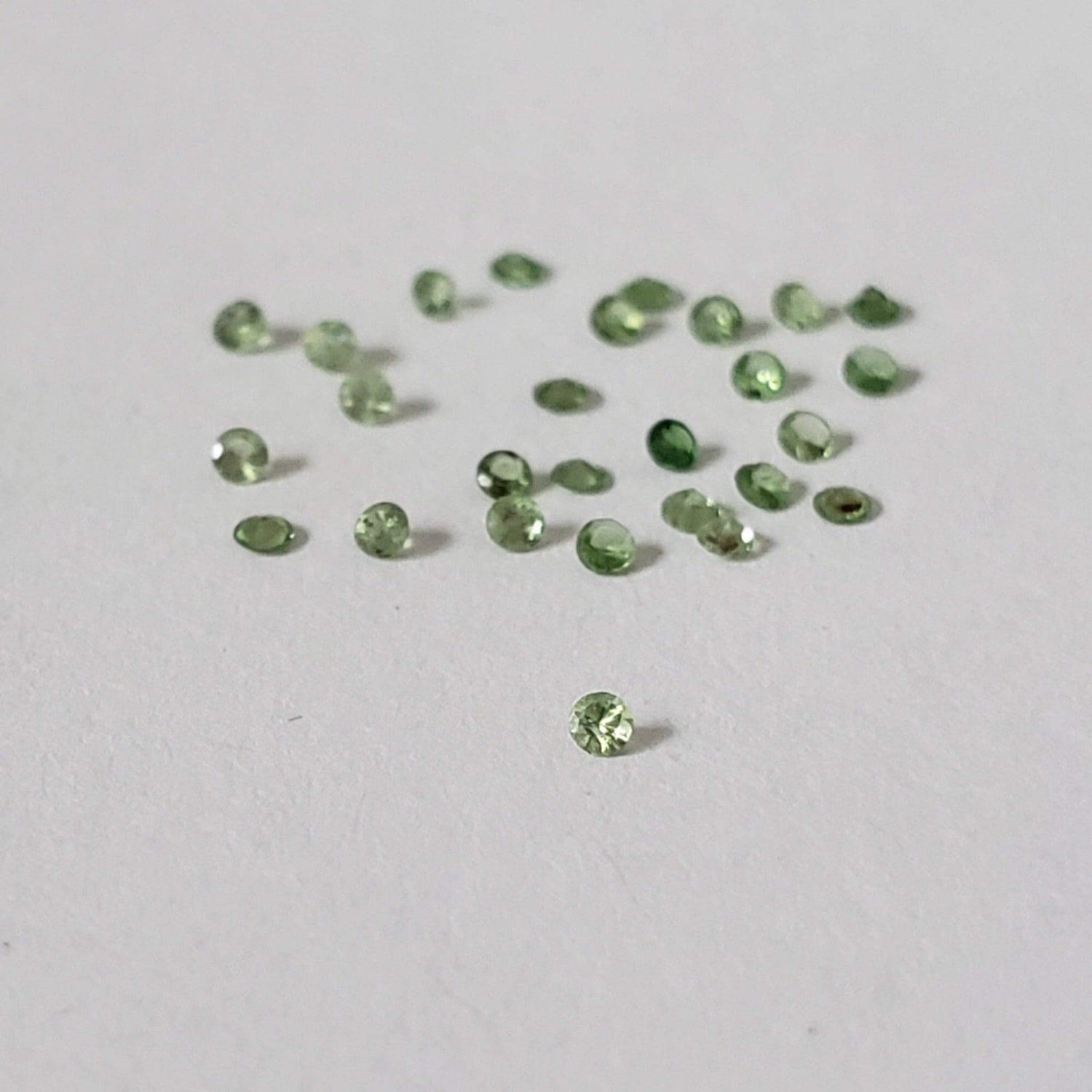  Tsavorite Round Cut Green 1.0mm from Tanzania 