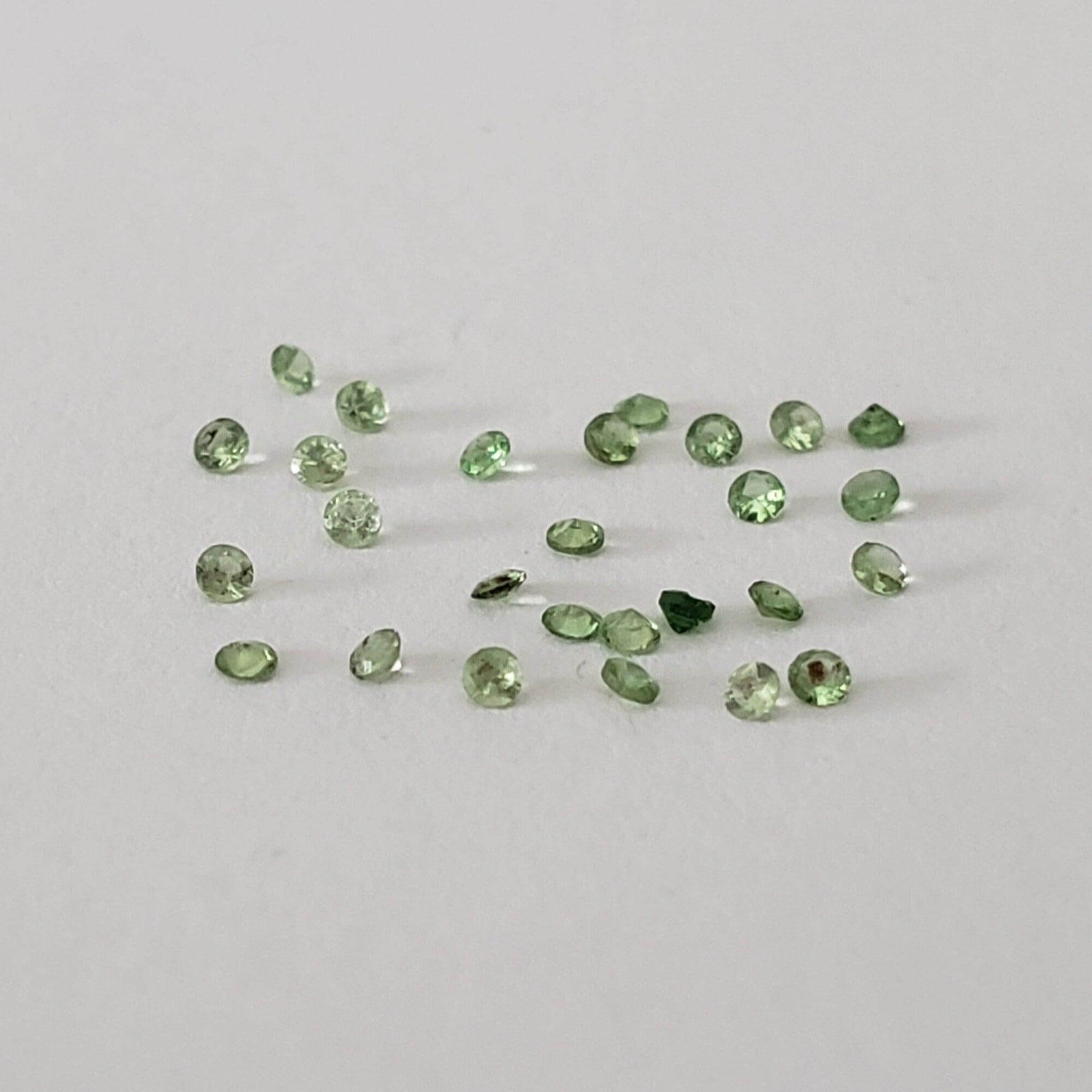  Tsavorite Round Cut Green 1.0mm from Tanzania 