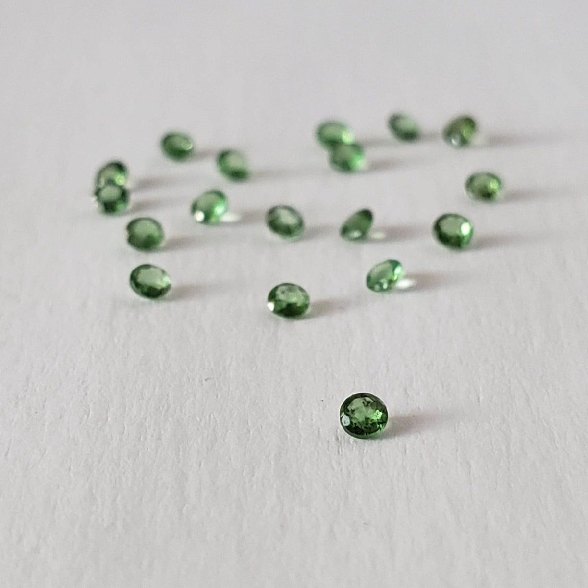  Tsavorite | Round Cut | Green | 1.5mm 